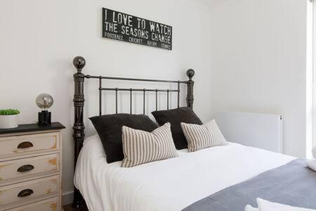 Charming Bolthole 400M To Beach Earnley Bagian luar foto